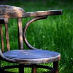 Mobili trattati con soluzioni naturali per prevenire l'infestazione da tarli.