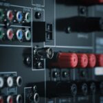 Immagine di un televisore con impostazioni audio, consigli per migliorare il suono sul digitale terrestre.